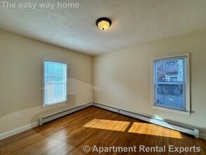 389 1/2 Columbia St in Cambridge, MA - Building Photo - Building Photo