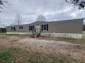 3928 Bewleytown Rd in Fountain Run, KY - Building Photo
