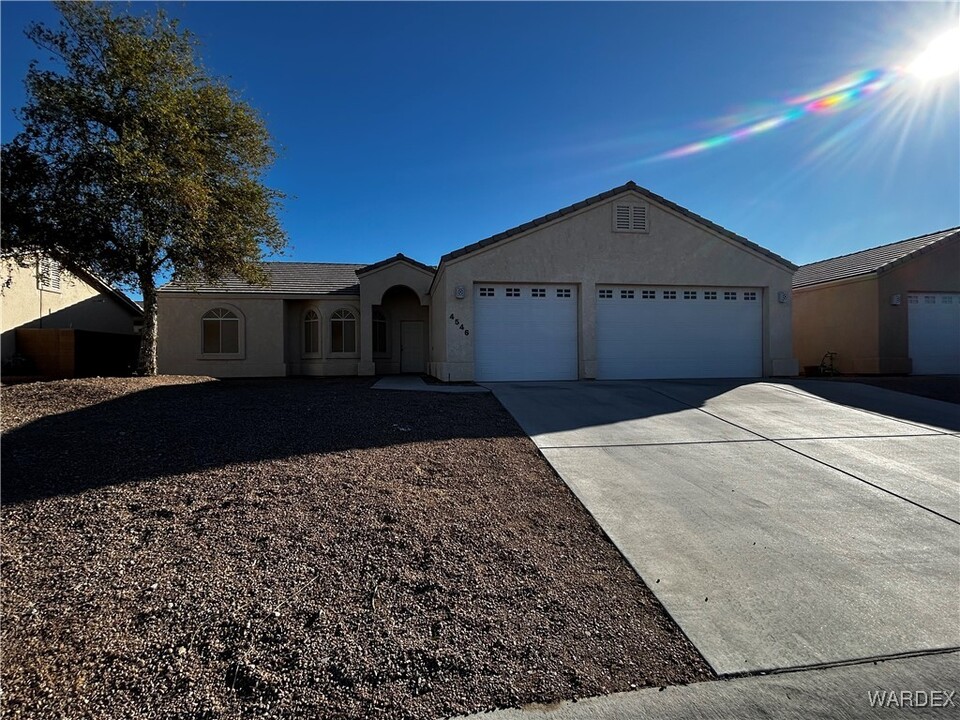 4546 S Ghostflower Pass in Bullhead City, AZ - Building Photo