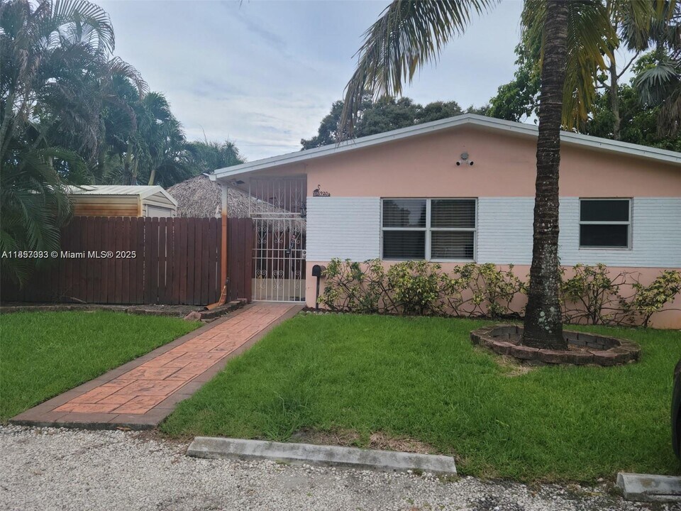 920 SW 30th St in Fort Lauderdale, FL - Building Photo