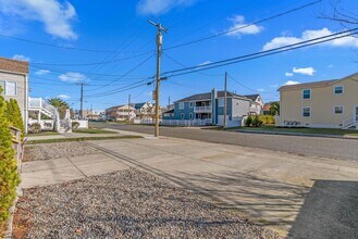 413 W Beach Ave in Brigantine, NJ - Building Photo - Building Photo