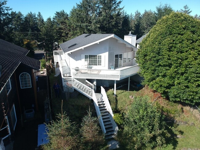 property at 634 Mt Olympus Ave SE