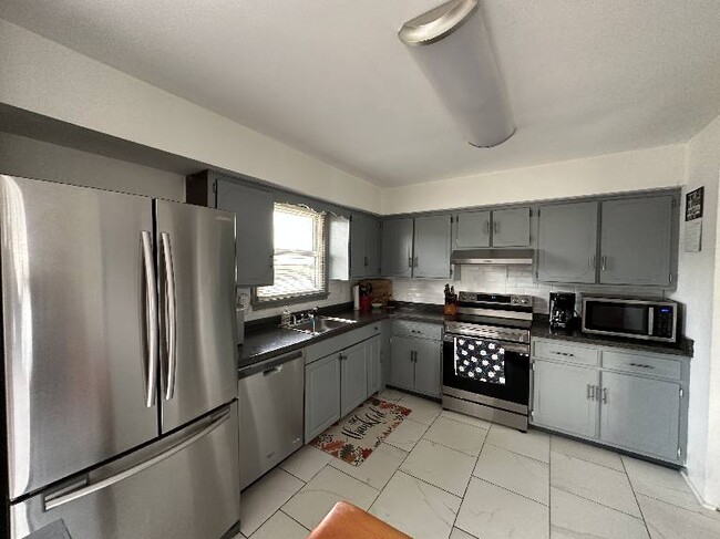 3251 Reeve Dr W in Bethlehem, PA - Building Photo - Building Photo