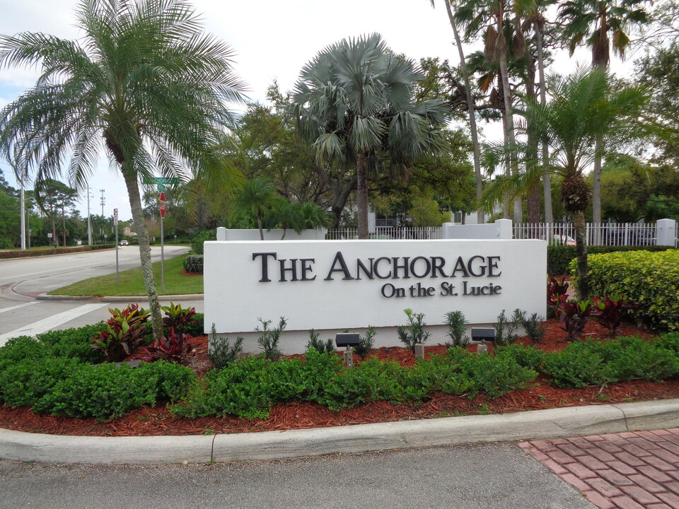 2506 SE Anchorage Cove in Port St. Lucie, FL - Building Photo