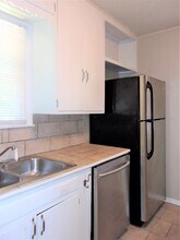 1612 Downing St in The Village, OK - Building Photo - Building Photo