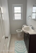 9 Brown Pl in Ocean Township, NJ - Foto de edificio - Building Photo