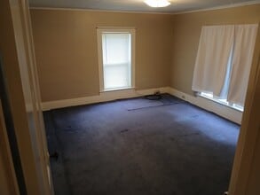 57 E Morris St in Bath, NY - Foto de edificio - Building Photo