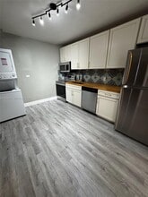 525 NW 91st St in Miami, FL - Foto de edificio - Building Photo