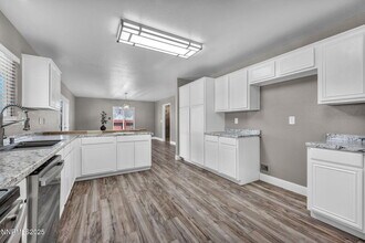 17391 Crystal Canyon Blvd in Reno, NV - Building Photo - Building Photo