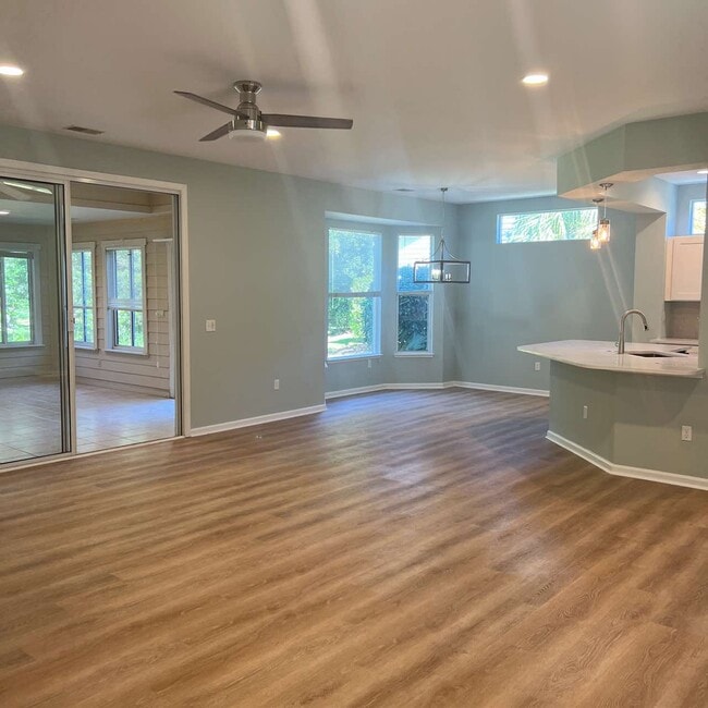 42 Coburn Dr E in Bluffton, SC - Building Photo - Building Photo