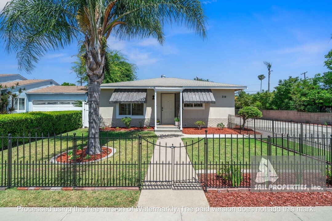 312 N Citron St in Anaheim, CA - Foto de edificio