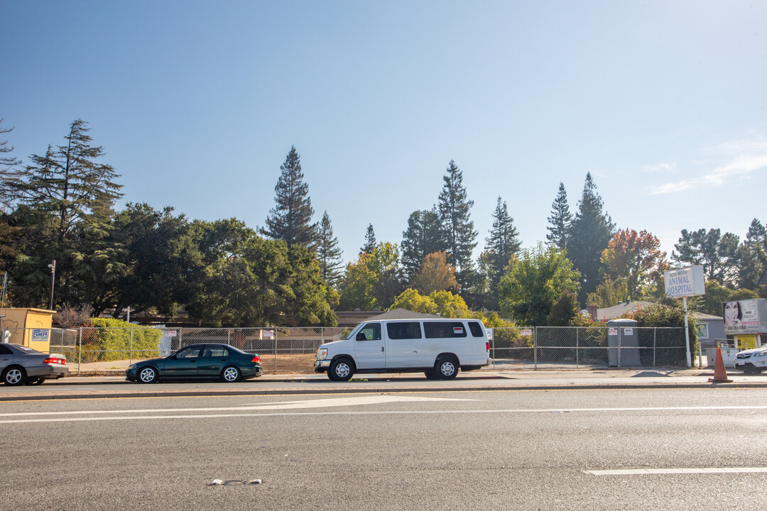 955 Woodside Rd in Redwood City, CA - Foto de edificio