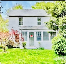 252 Oronoque Rd in Milford, CT - Foto de edificio - Building Photo