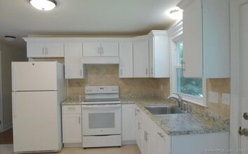 36 Richmondville Ave in Westport, CT - Building Photo - Building Photo