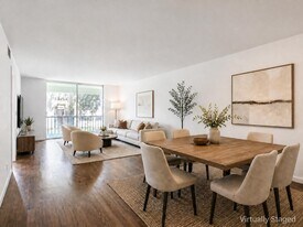 400 S Hollybrook Dr in Pembroke Pines, FL - Building Photo