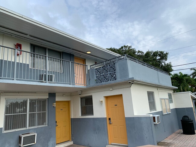 1605 NE 126th St in North Miami, FL - Building Photo - Building Photo