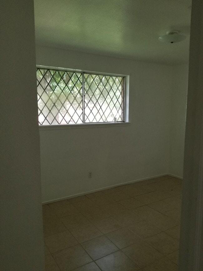 5421 Hazel St in Baytown, TX - Building Photo - Building Photo