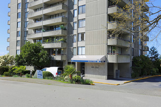 Bellevue Tower in West Vancouver, BC - Building Photo - Building Photo