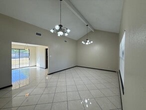 516 St James Dr in Laredo, TX - Building Photo - Building Photo