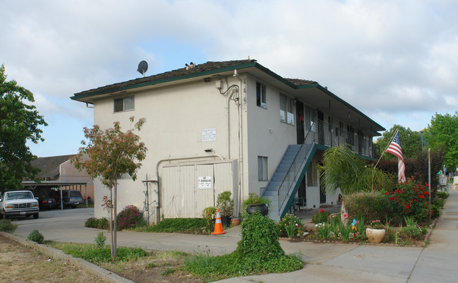 40 W Dunne Ave in Morgan Hill, CA - Foto de edificio - Building Photo