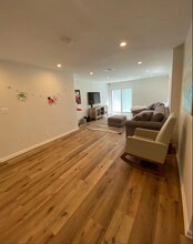 5840 Allott Ave in Van Nuys, CA - Foto de edificio - Building Photo