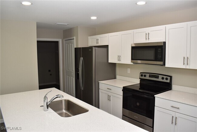 126 Smallwood Rd in Rotonda West, FL - Building Photo - Building Photo