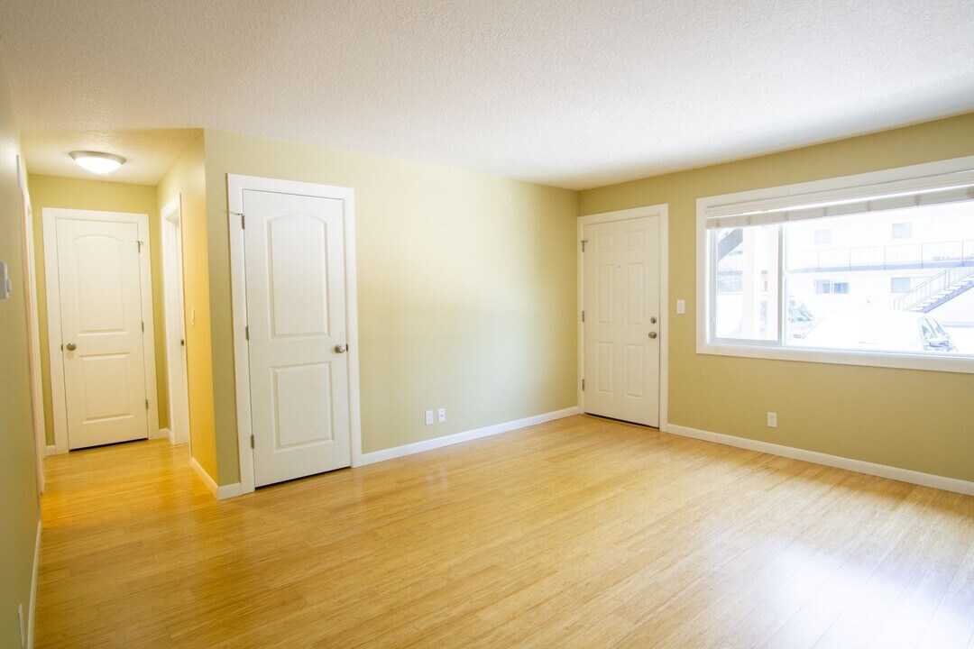 7558 N Ida Ave in Portland, OR - Foto de edificio