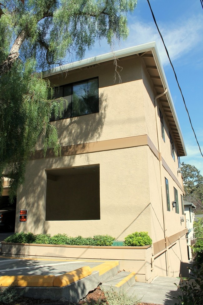 1516 Lincoln Ave in San Rafael, CA - Building Photo - Building Photo