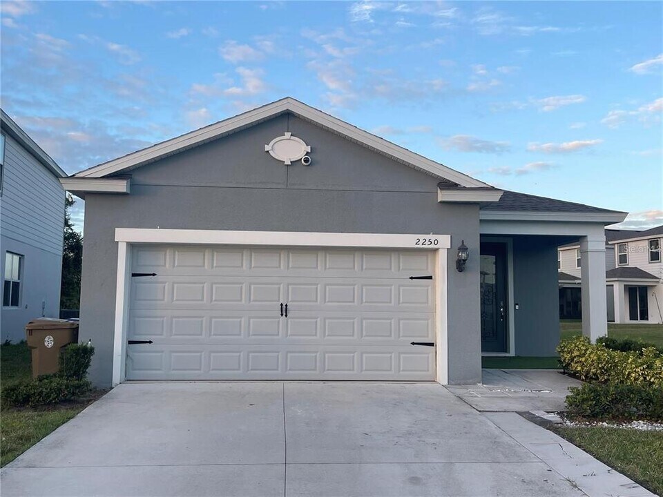 2250 Nuthatch St in Magnolia Square, FL - Building Photo