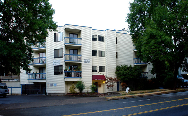 Roosevelt Place Apartments in Seattle, WA - Building Photo - Building Photo