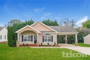 2110 Beauty St in Statesville, NC - Building Photo