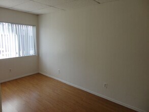 5368 W Falls View Dr in San Diego, CA - Building Photo - Building Photo