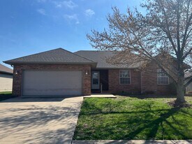 986 Crestwick St in Nixa, MO - Building Photo