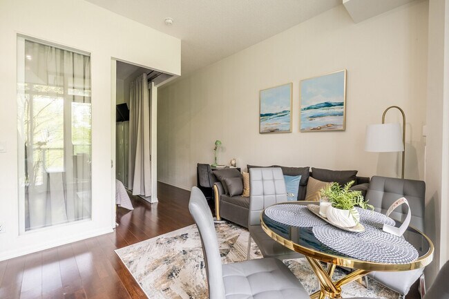 209 Fort York Blvd, Unit SI ID1470540P in Toronto, ON - Building Photo - Building Photo