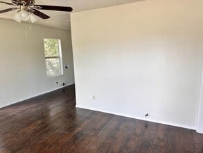 220 Dunlap St in Italy, TX - Building Photo - Building Photo