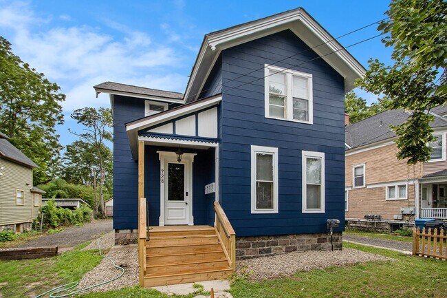 728 W Lovell St-Unit -#1 in Kalamazoo, MI - Building Photo - Building Photo