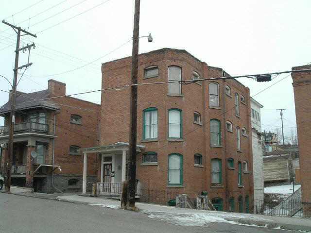 210 N Clark St in Butte, MT - Foto de edificio