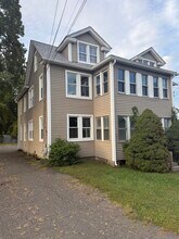 818 Burbank Ave in Suffield, CT - Building Photo - Building Photo