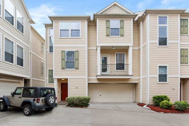 property at 1211 Ennis St