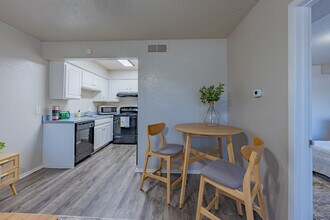 University View Denton in Denton, TX - Building Photo - Interior Photo