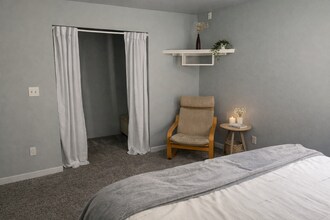 2327 Lexington Ave, Unit daylit basement unit in Everett, WA - Foto de edificio - Building Photo