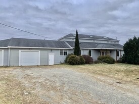 756 Stream Rd in Winterport, ME - Building Photo