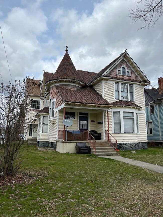 803 E Mission Ave