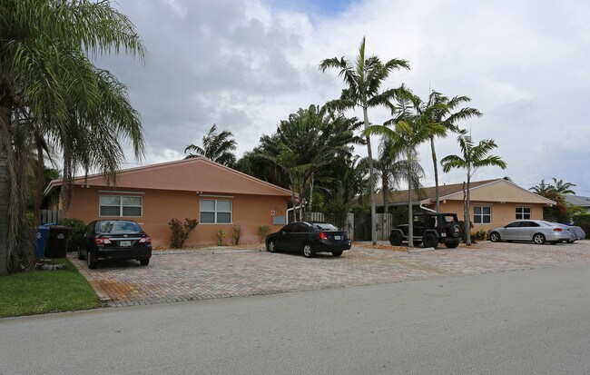 758 NE 13th Ct in Fort Lauderdale, FL - Building Photo - Building Photo