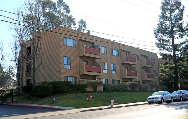 Le Boulevard Apartments in Walnut Creek, CA - Building Photo - Building Photo