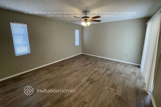5886 Tyler Rd in Venice, FL - Foto de edificio - Building Photo