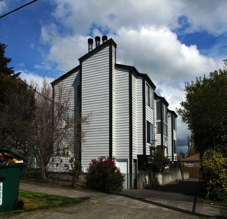 7006 Alonzo Ave NW in Seattle, WA - Foto de edificio