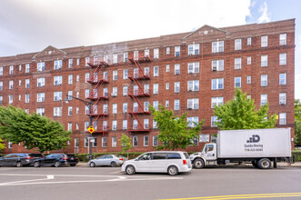 1890 E 5th St in Brooklyn, NY - Foto de edificio - Building Photo