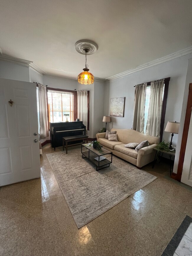 88 Walnut Ave, Unit 1