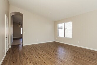 16766 W Taylor St in Goodyear, AZ - Foto de edificio - Building Photo